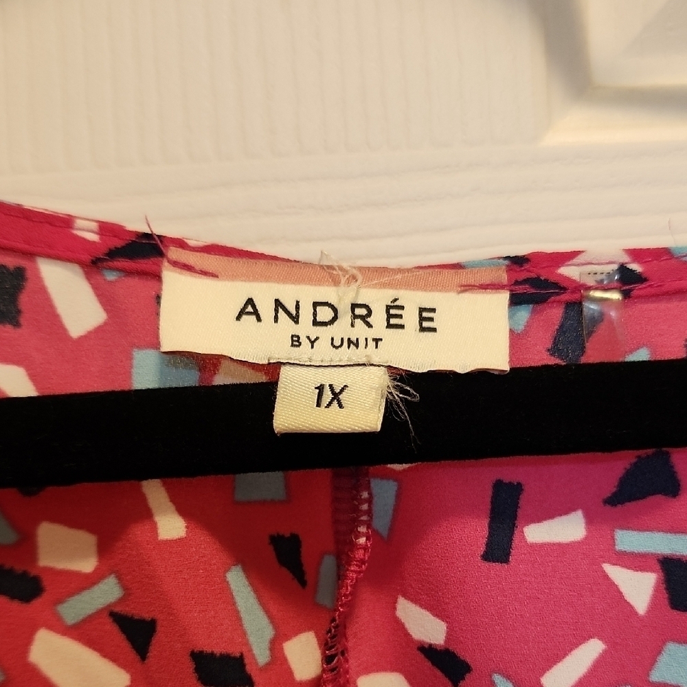 ANDREE BY UNIT Womens 1X Pink Geometric Print Blouse Plus Size - Picture 2 of 6